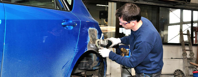 Ремонт заднего крыла автомобиля